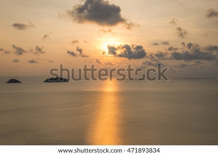 Scenic view of beautiful sunset above the sea.