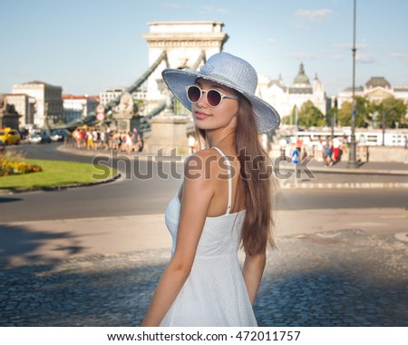 Outdoors portrait of a fashionable gorgeous young tourist girl.