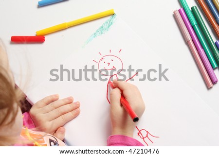 The girl draws bright and cheerful drawing Royalty-Free Stock Photo #47210476