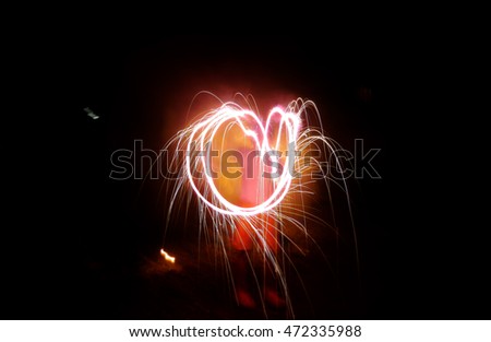 Fire to the heart in the fireworks / It is difficult to form the love

