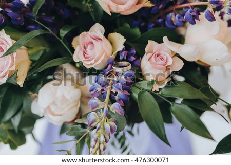 The composition of flowers and greenery is in the wedding photo zone
