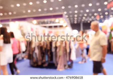 Blurred people in shopping mall .