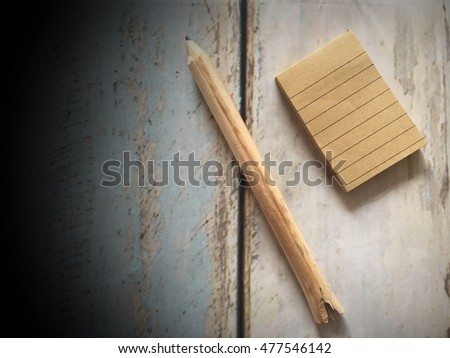 Note on wood background