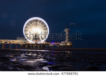 Ferris wheel in Scheveningen at night