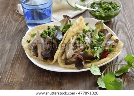 Tacos with chicken and vegetable salad with green sauce