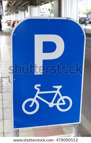 Bicycle parking sign in blue