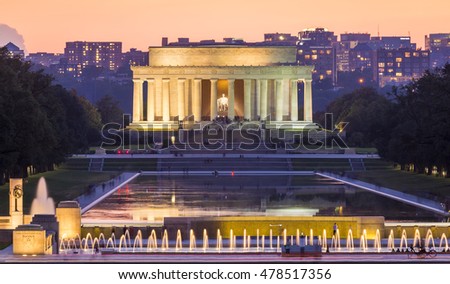 Panoramic view of the Lincoln Memorial in Washington DC at night.