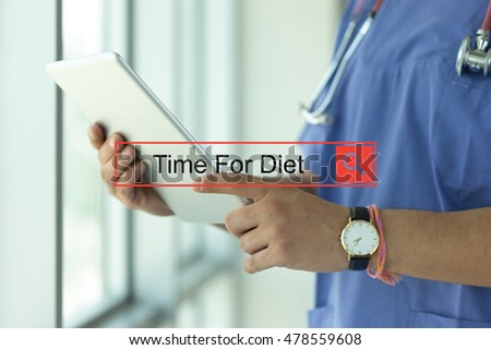 DOCTOR USING TABLET PC SEARCHING TIME FOR DIET 
