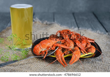 Boiled crabs with lemon, dill and beer