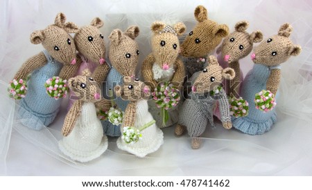 knitted mouse wedding party on veil