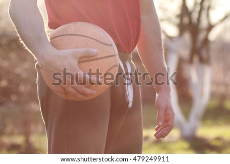 hand hold basketball