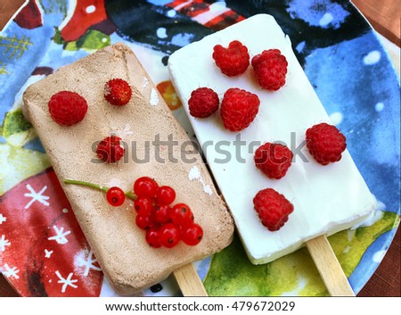 chokolate and sundae escimo icec ream with fresh ripe berries close up photo