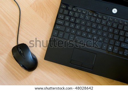 LAPTOP COMPUTER WITH MOUSE