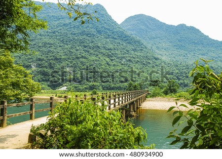 The river and mountains scenery