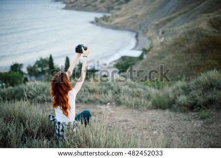 
woman photos on travel and happy to relieve the high point of the sea