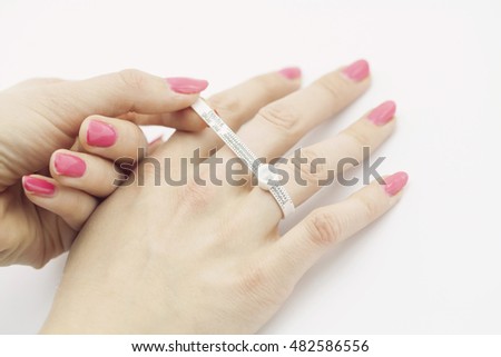 finger Ring sizing tool Royalty-Free Stock Photo #482586556