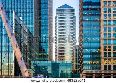 One Canada Square seen from South Quay Footbridge in Canary Wharf, London Royalty-Free Stock Photo #483125041