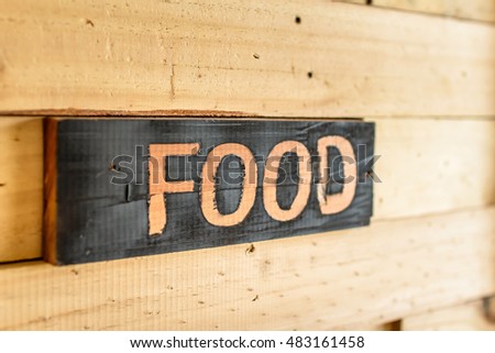 Food labels are made of wood (Focus o)