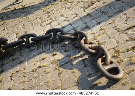 chain on the ground 