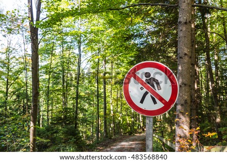 No entry sign with the forest background