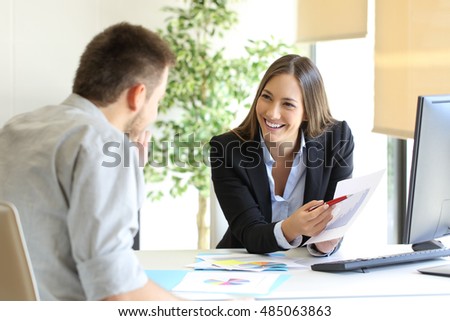 Boss showing a good job congratulating an employee at office Royalty-Free Stock Photo #485063863