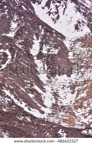 Photo Picture of the snow covered mount teide tenerife spain