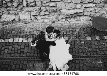 Black and white picture of a bride leanign to groom's shoulder