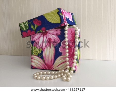 Pearl necklace into a floral box