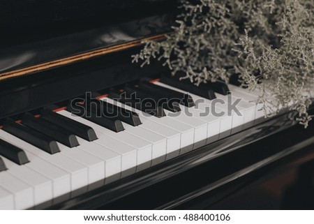Piano flower