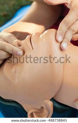 CPR; ; CPR doll; female; ER; Paramedic; 