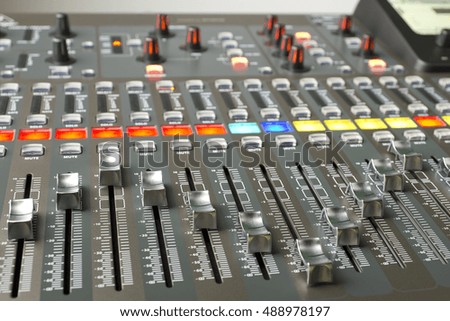 Digital audio mixer