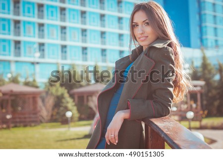 Portrait of smiling pretty woman, autumn time