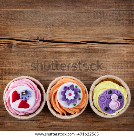 Vintage cupcakes on wooden background