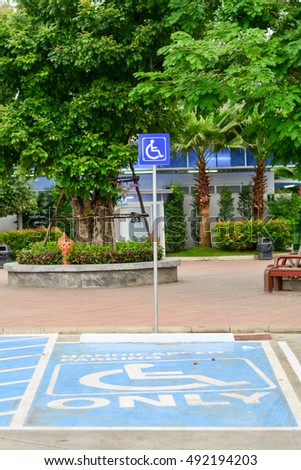 Car park with special handicapped parking places .