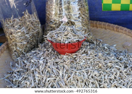 Dried ikan bilis/anchovice