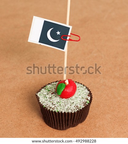 pakistan flag on a apple cupcake,picture of a