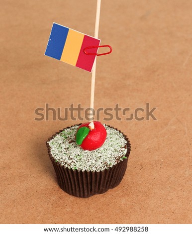 romania flag on a apple cupcake,picture of a
