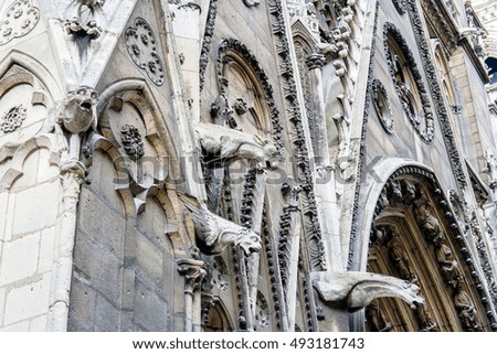 Pictures and details of the Cathedral of Notre Dame de Paris. France