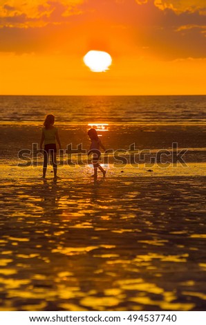 Sunset over Mindil Beach Darwin, Northern Territory, Australia