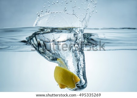 Fresh Slice Lemon Drop in to the Water