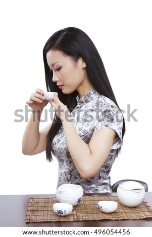 Wear cheongsam Oriental young woman bow tea