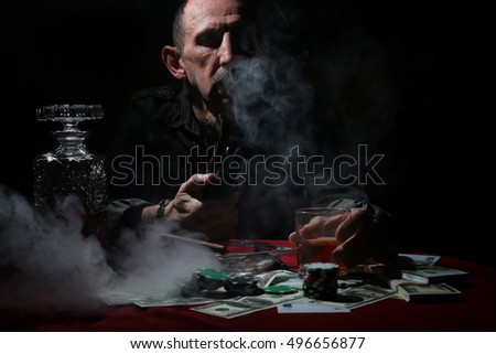 man smoke pipe and play poker