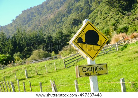 Snail crossing warning sign in New Zealand
