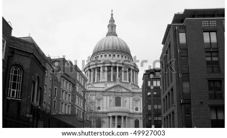 Saint Paul's Cathedral in the City of London, UK - (16:9 black and white)