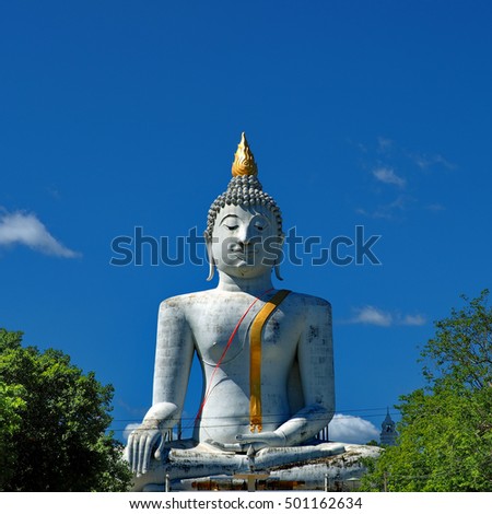 Impressive statue of Lord Buddha 