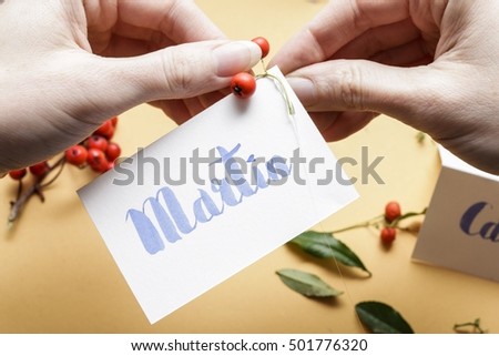 How to make wedding place name cards with handwritten letters and fresh plants. Step by step, tutorial. 