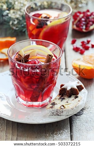 Mulled wine,punch,bowle oder spiced tea : winter traditional warming drinks with spicy,citrus fruits and pomegranate . Rustic style.Selective focus