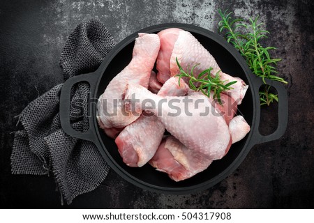 raw chicken legs Royalty-Free Stock Photo #504317908