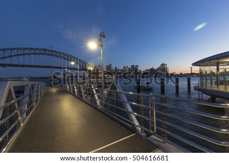 
In the evening, the Sydney city's pier, the background for the Sydney skyline