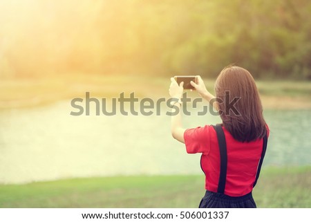 Girl take better photos with smart phone
